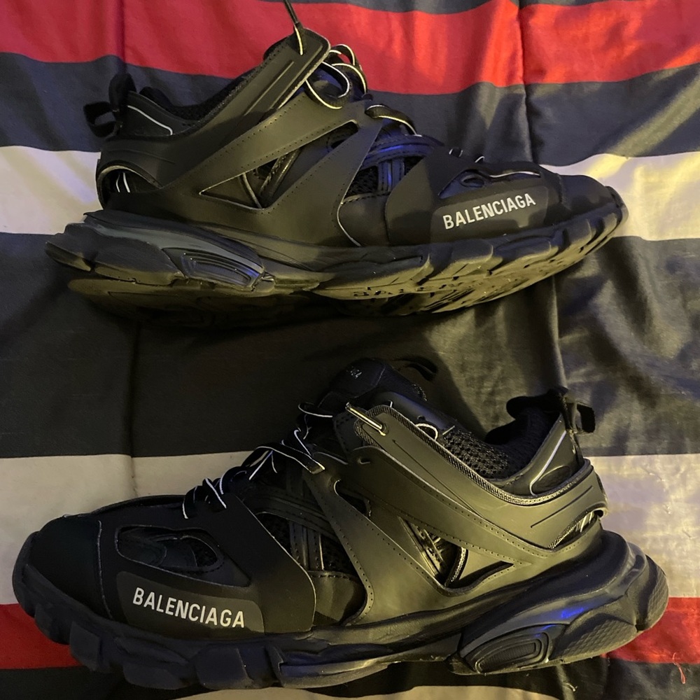 Balenciaga triple black tracks